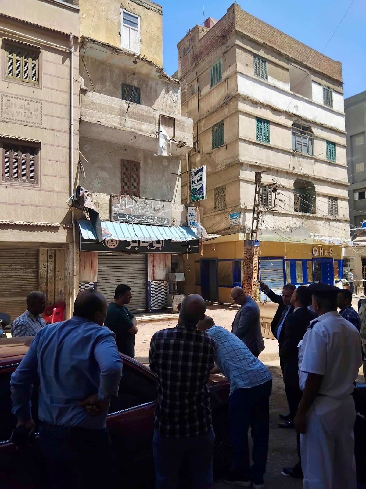انهيار عقار