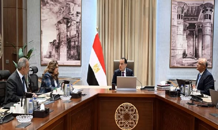 رئيس الوزراء يتابع موقف تنفيذ المشروعات التنموية والخدمية بمحافظة الإس