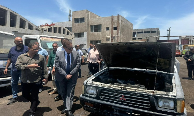 محافظ بورسعيد يتفقد إدارة النقل الميكانيكي لمتابعة جاهزية المعدات والس