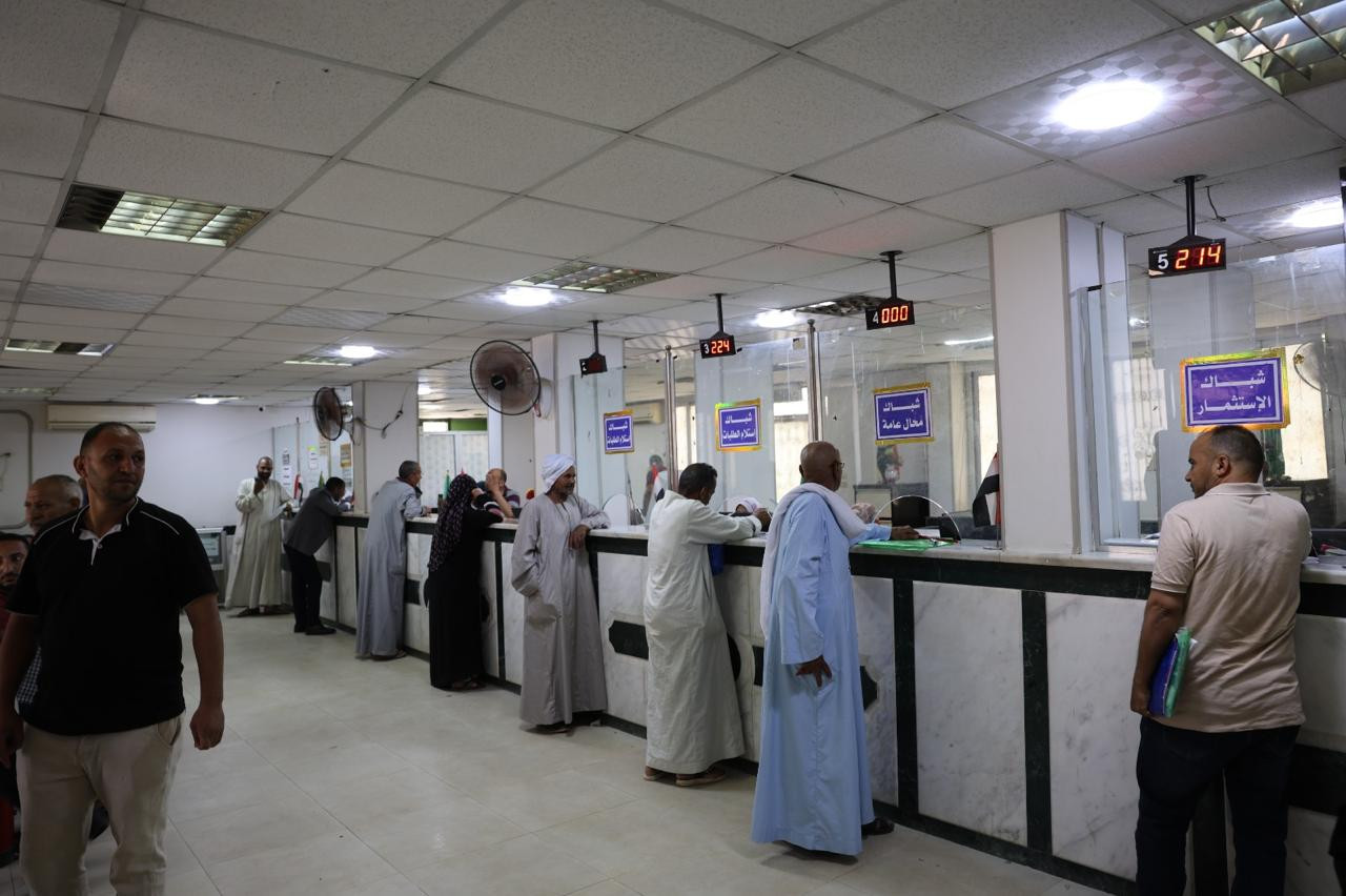 محافظ المنيا يتابع الخدمات الرقمية بالمركز التكنولوجي بمطاي