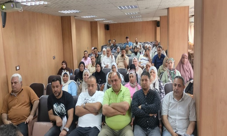 وكيل شباب القليوبية يناقش تطوير منظومة برلمان الشباب والتعليم المدني