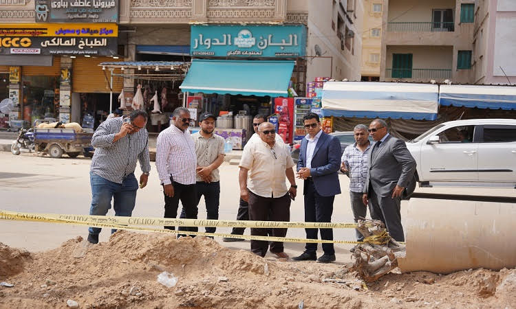 نائب محافظ مطروح يتفقد أعمال تطوير شارع علم الروم