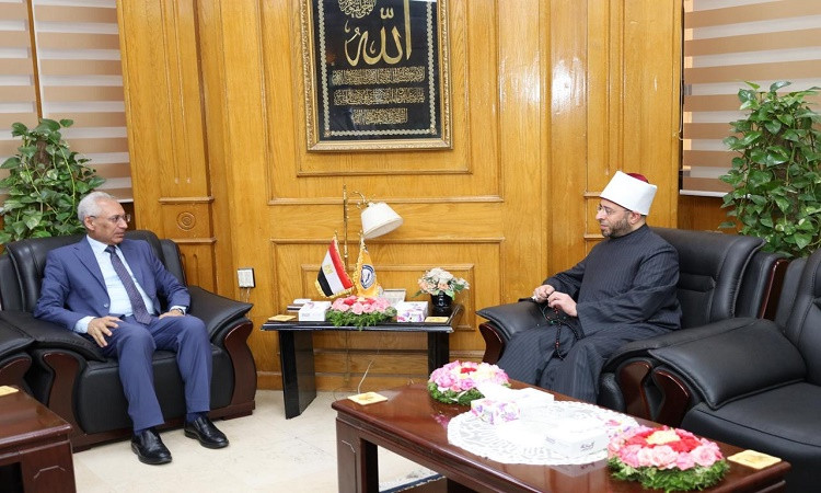 رئيس جامعةالمنيا يستقبل وزيرالأوقاف ويناقشان تعزيزالتعاون لتدريب الأئم