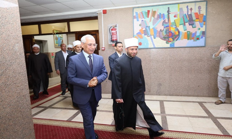 رئيس جامعةالمنيا يستقبل وزيرالأوقاف ويناقشان تعزيزالتعاون لتدريب الأئم