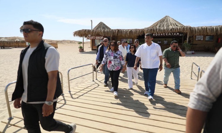 وزيرة التنمية المحلية ومحافظ البحرالأحمريتفقدان محميات الغردقة وجزيرة