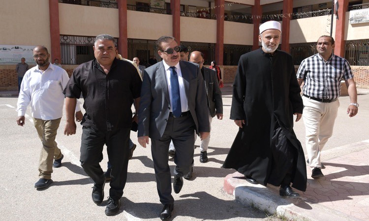 محافظ بورسعيد يتابع سيرالامتحانات ويطمئن على انتظام اللجان