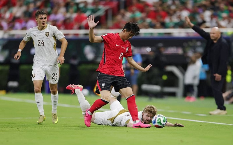 طاقم تحكيم مصري في الحدث.. كوريا الجنوبية تهزم التشيك 2-1