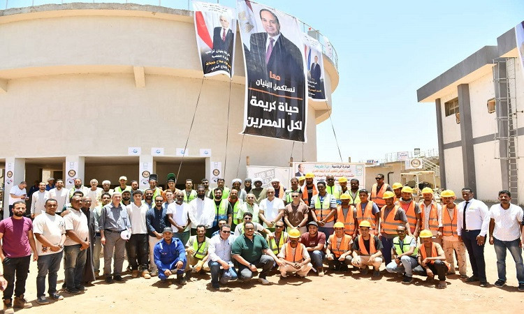 وزيرالدولة للإنتاج الحربى ومحافظ أسوان يتابعان تنفيذمشروعات المبادرة ا