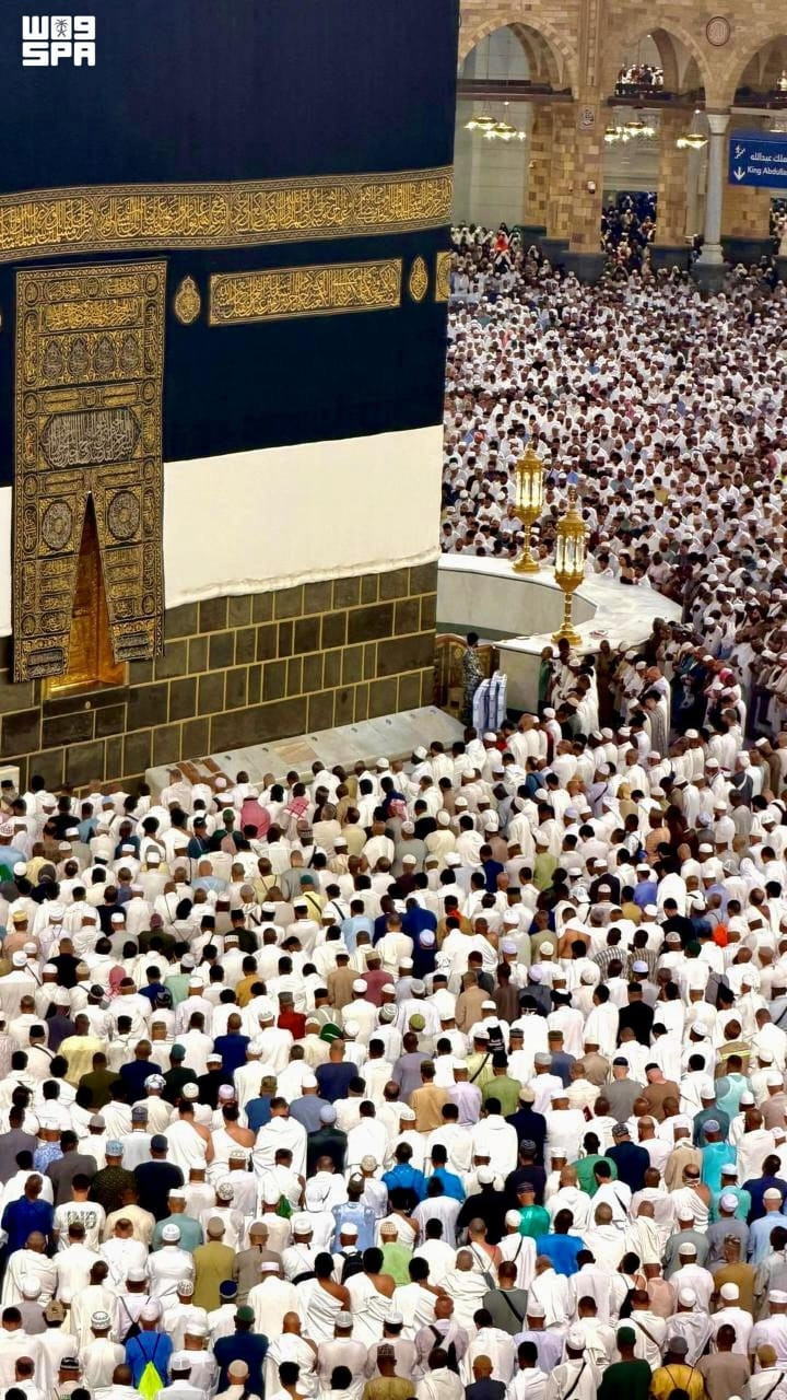 تغيير كسوة الكعبة
