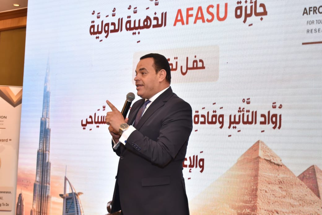 أيمن عدلى