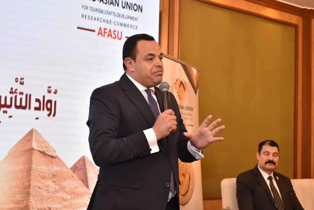 أيمن عدلى