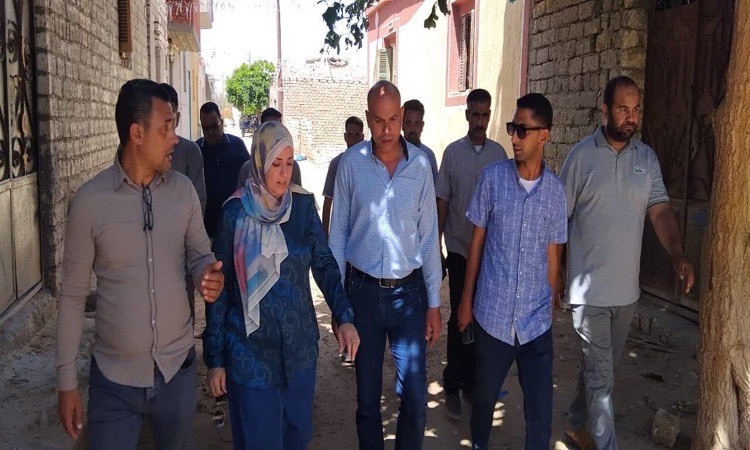 محافظ المنيا يوجه برفع كفاءة وتأهيل 100 منزل بقرى الظهير الصحراوي