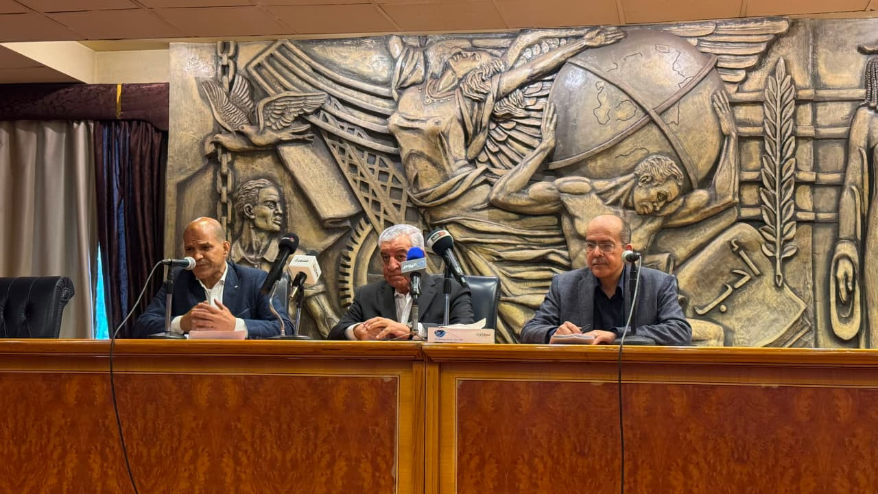 زاهي حواس يستعرض جهود &laquo;استرداد الآثار المهربة&raquo;
