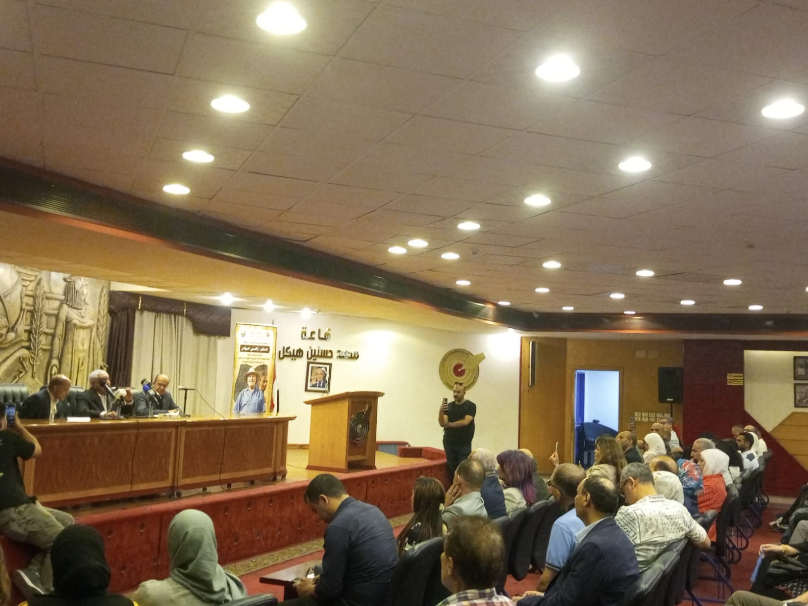 زاهي حواس يستعرض جهود &laquo;استرداد الآثار المهربة&raquo;