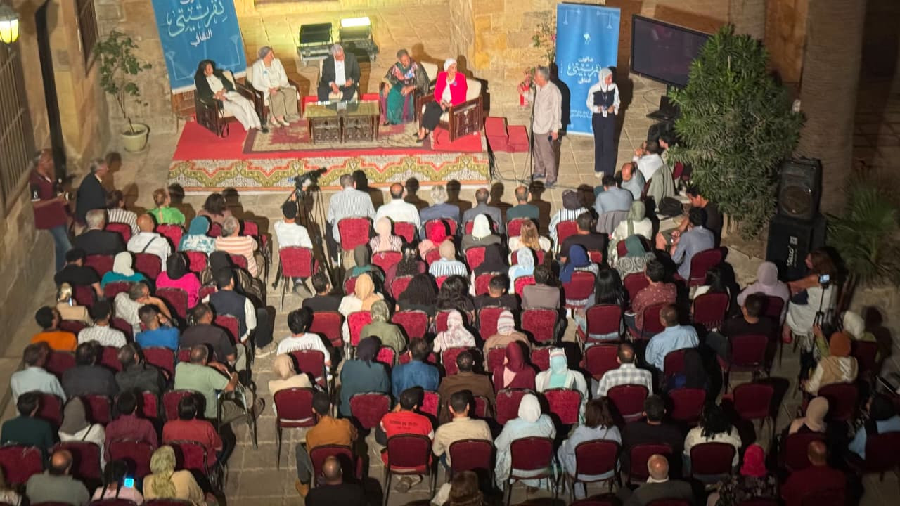 زاهي حواس يكشف مستجدات استرداد حجر رشيد ونفرتيتي