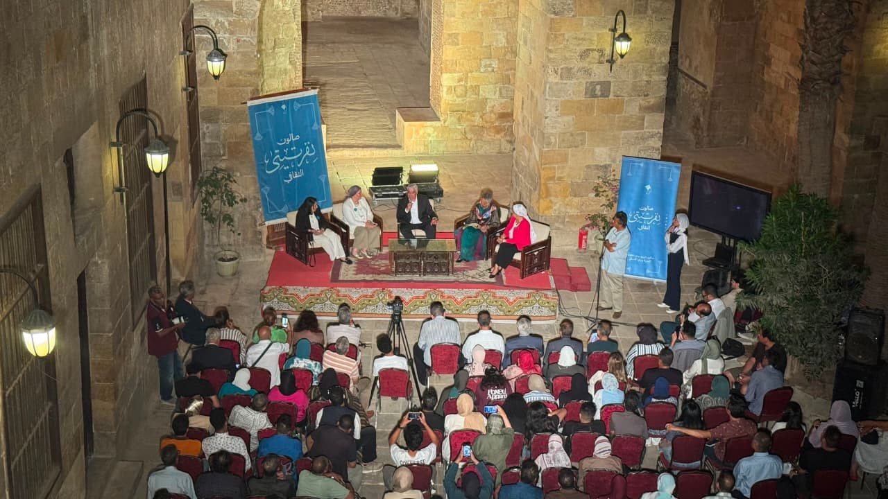 زاهي حواس يكشف مستجدات استرداد حجر رشيد ونفرتيتي