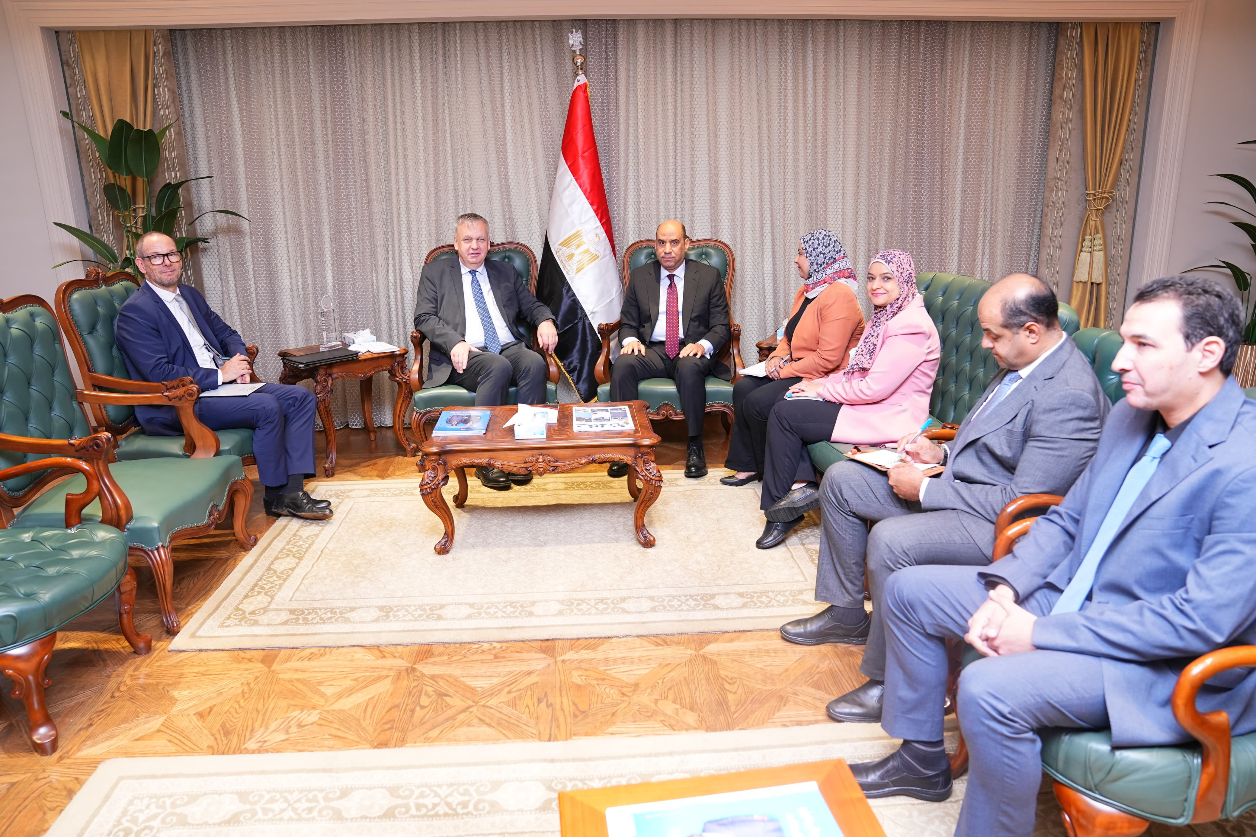 العمل