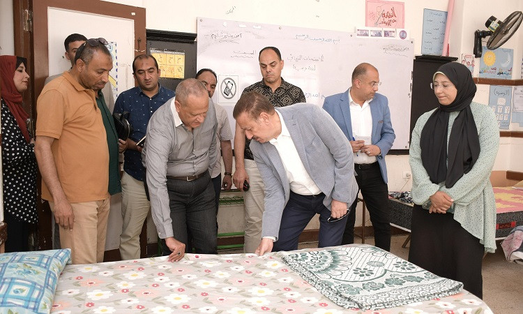 محافظ بورسعيد يتفقد استراحات مراقبي الثانوية العامة ويوجه بتوفير الراح