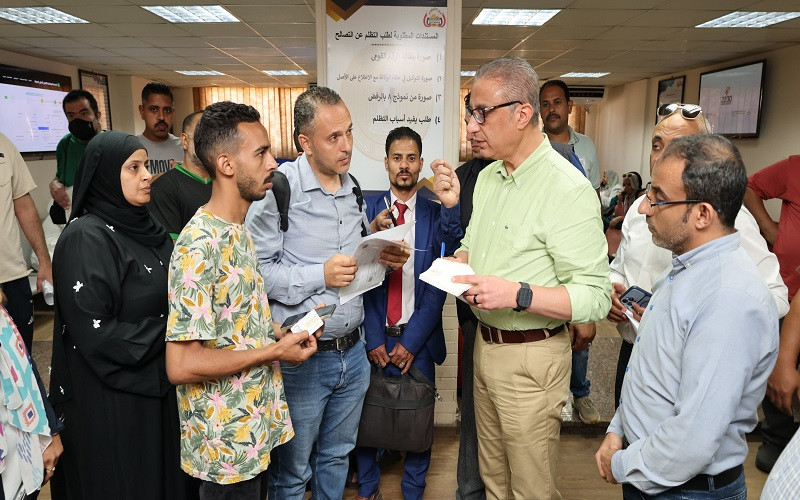 محافظ الجيزة يتفقد المركز التكنولوجي بحي العجوزة ويستمع لشكاوى المواط