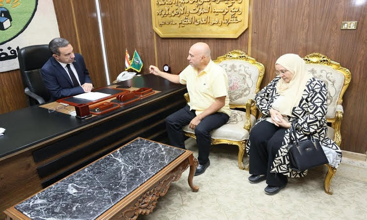 محافظ المنوفية يفحص عددًا من شكاوى المواطنين ويكلف الجهات المعنية بحله