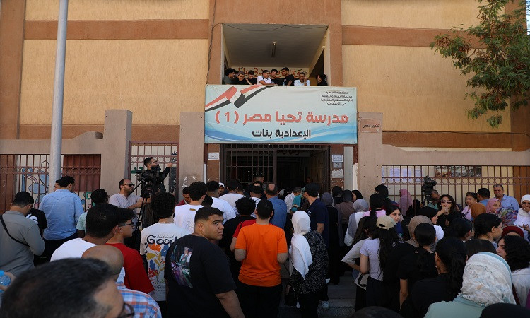 محافظ القاهرة يتفقد لجان الثانوية العامة بمدرسة تحيا مصر بالاسمرات