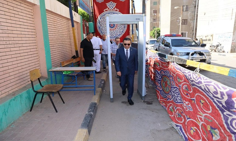 محافظ المنوفية يتفقد عدد من لجان امتحانات الثانوية العامة