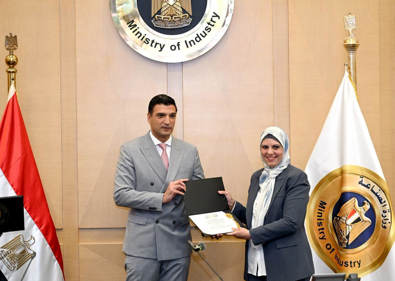 وزير الصناعة