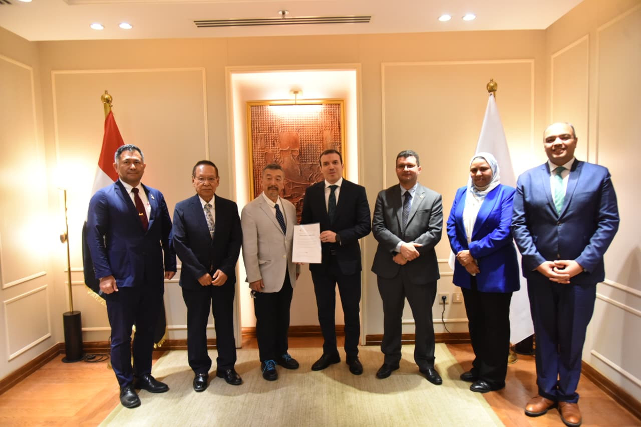 وزير الصحة وجامعة كوكوشون اليابانية