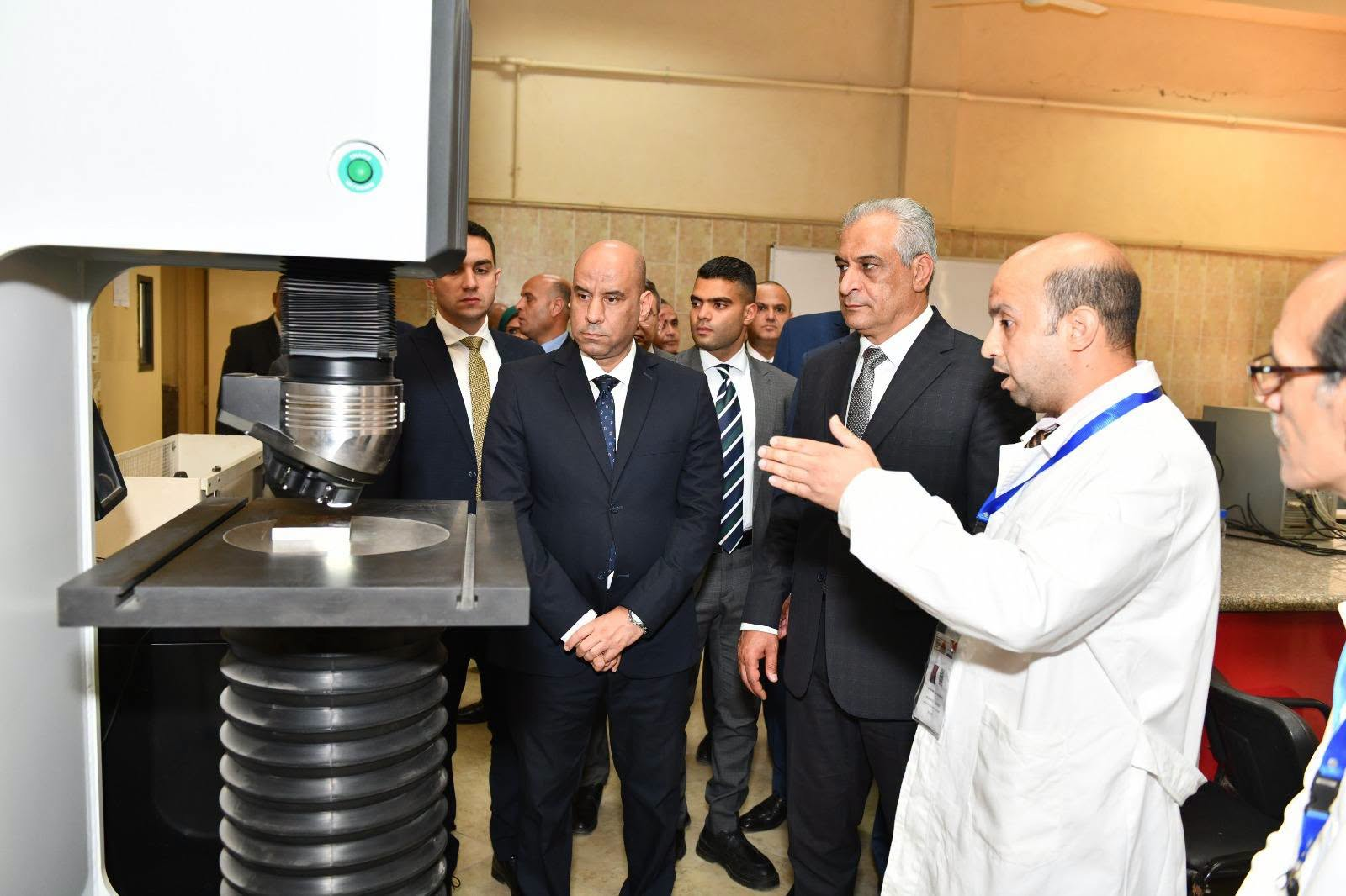 الإنتاج الحربي والعمل