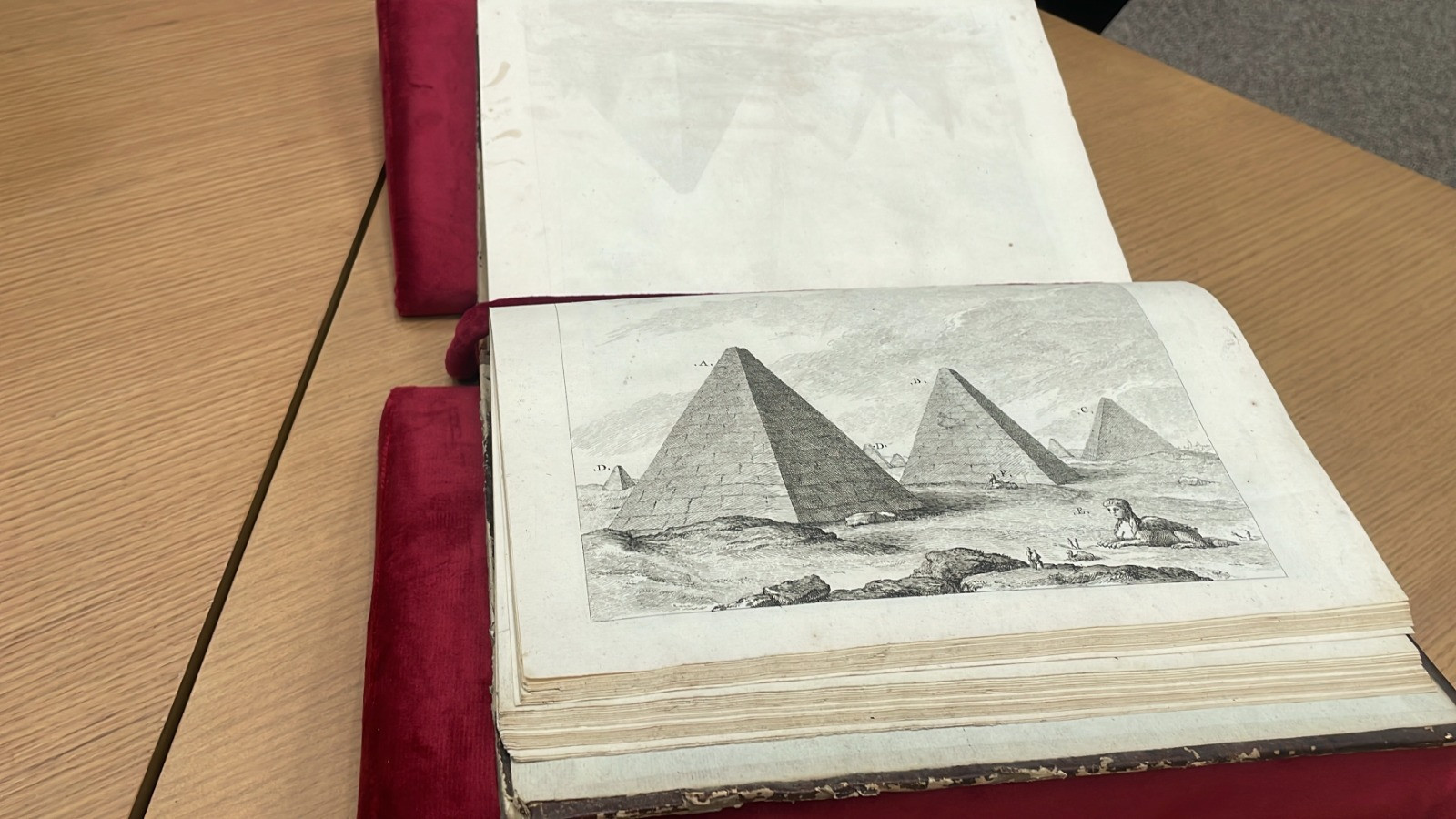 مكتبة المتحف الكبير