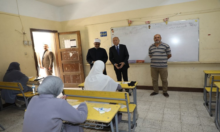 محافظ القاهرة ورئيس قطاع المعاهد الأزهرية يتفقدان لجان الثانوية