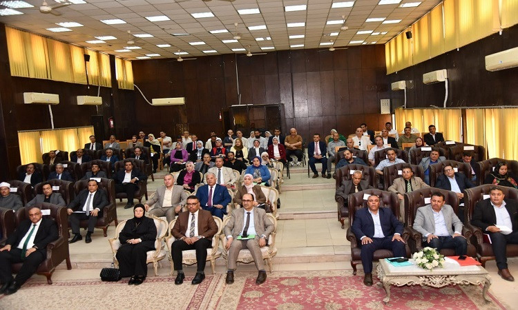 محافظ الفيوم يناقش عدد من القضايا الحيوية والخطة الاستثمارية للمحافظة