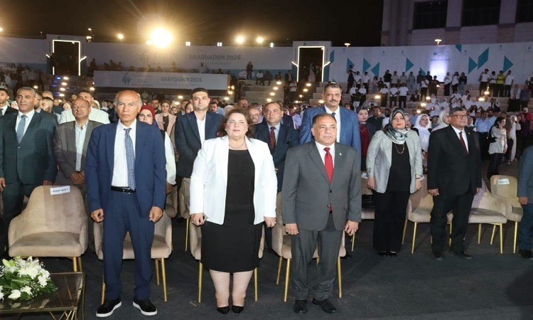 محافظ القليوبية يشهد احتفالية تخريج أول دفعة من طلاب جامعة بنها الأهلي