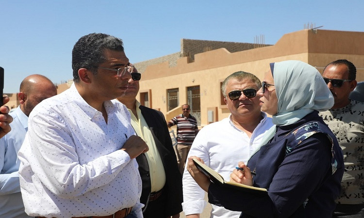 محافظ البحر الأحمر يتفقد أعمال الإنشاءات بمستشفى رأس غارب ووحدة الأمل الصحية