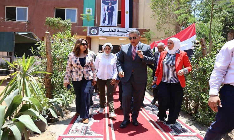 وزيرة التنمية المحلية ومحافظ القليوبية يفتتحان المركزالتكنولوجي بأجهور