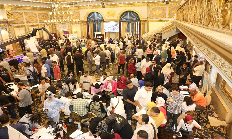 محافظ القاهرة يشهد فعاليات الملتقى التوظيفي بحي حدائق القبة