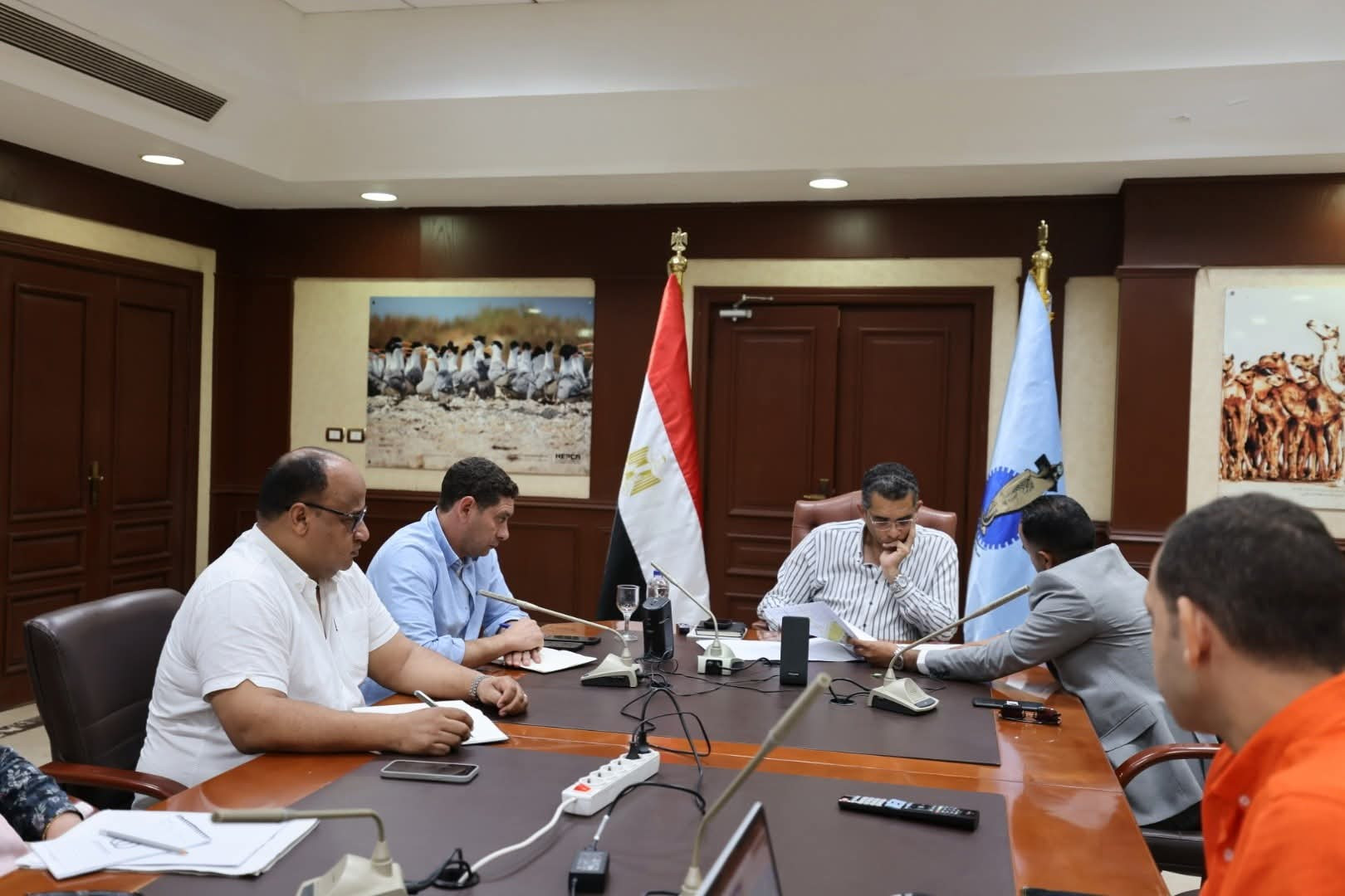 محافظ البحر الأحمر يناقش المرحلة الثانية من المخطط التفصيلي لراس غارب