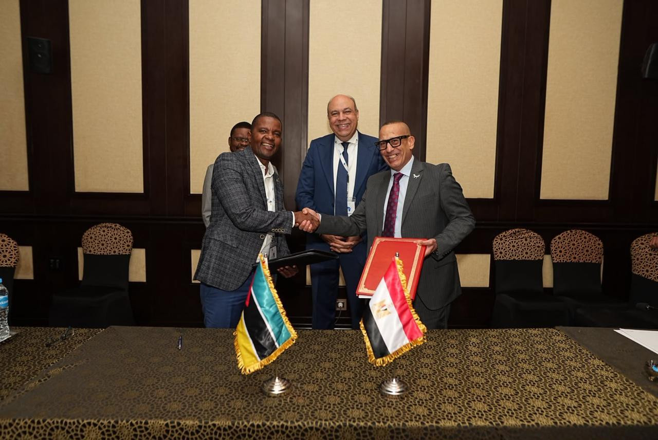 وزير الطيران ووزير  موزمبيق