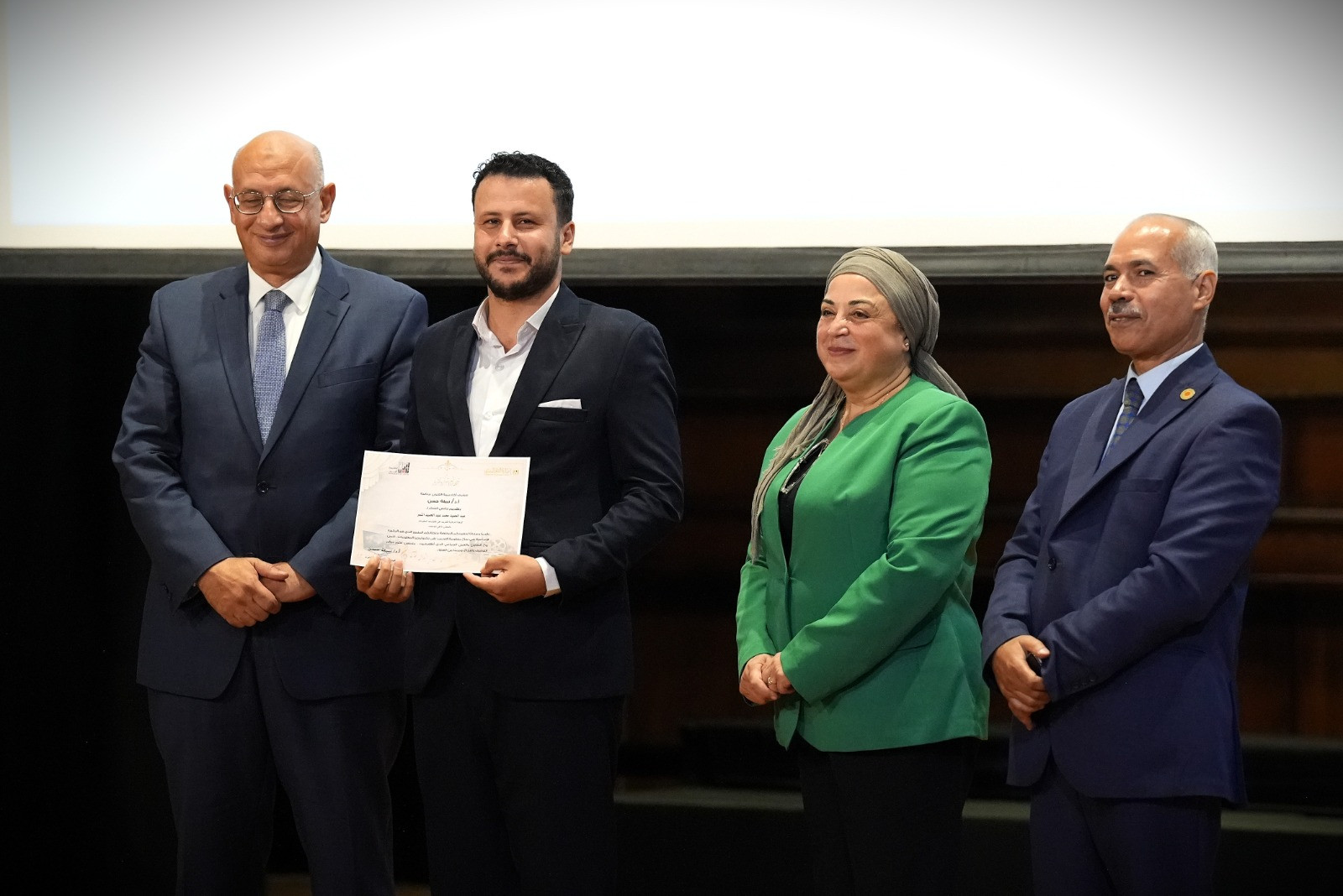 رئيسة أكاديمية الفنون