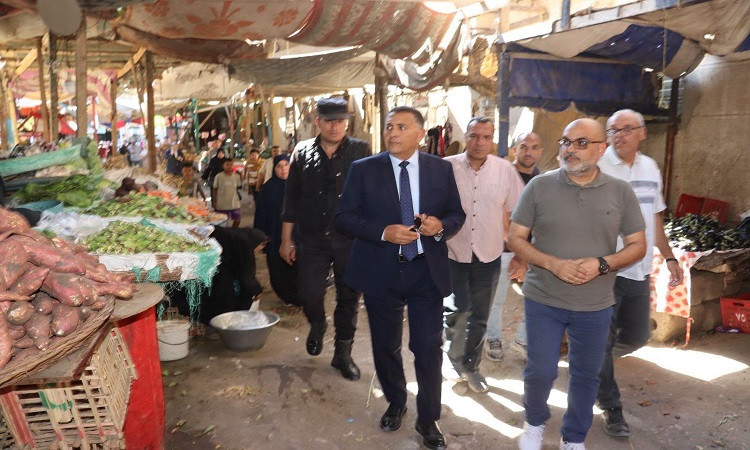 محافظ القليوبية يتفقد سوق شارع الجسرالغربي بمدينة الخصوص