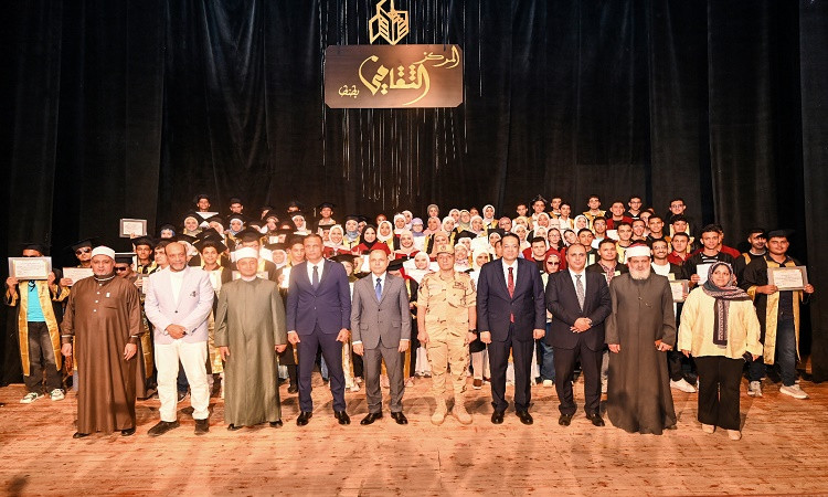 محافظ الغربية يكرم 100 من أوائل الجمهورية والمحافظة بالشهادات العامة و