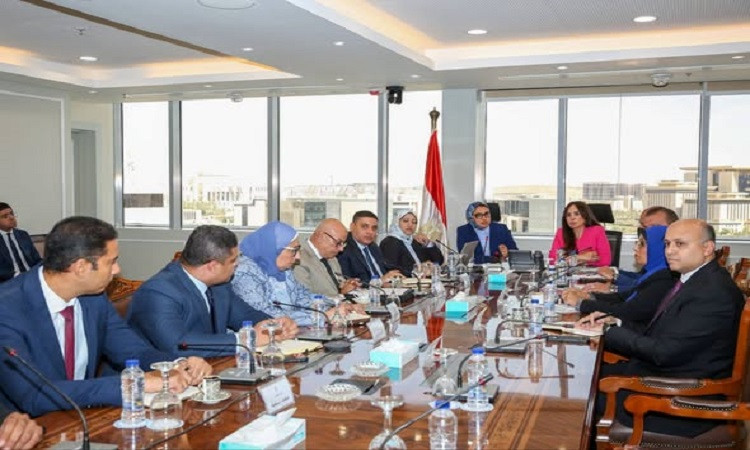 وزيرة الإسكان تستقبل محافظ الوادي الجديد لمتابعة المشروعات التنموية با