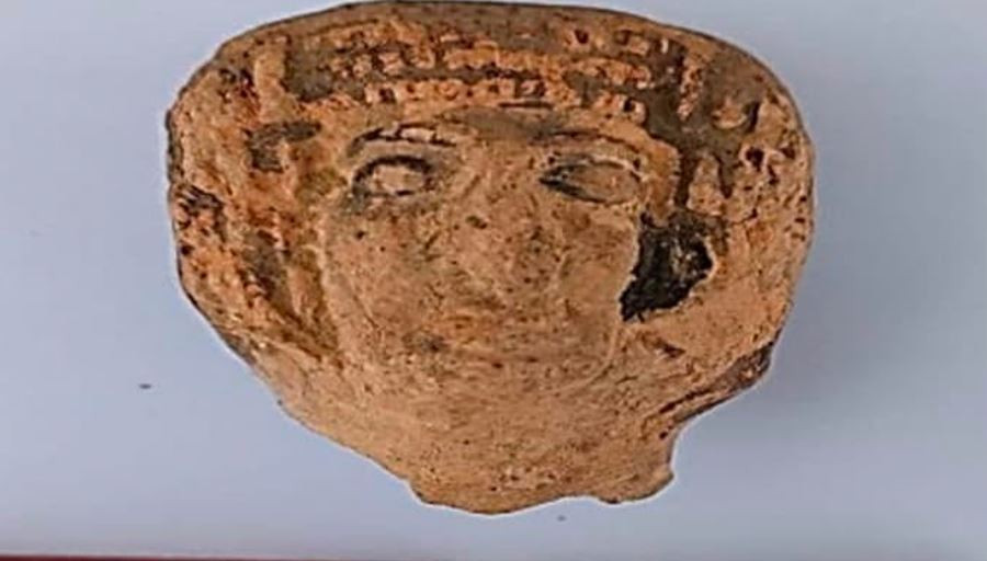مقابر اثرية بالواحات البحرية