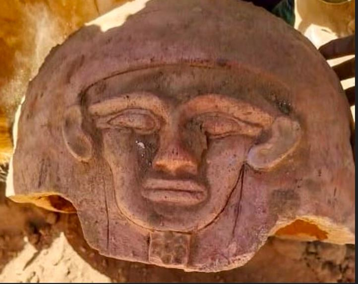 مقابر اثرية بالواحات البحرية