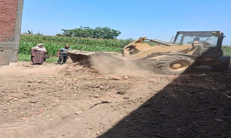 إزالات فورية لحالات تعدٍ على الأراضي الزراعية والبناء المخالف بالمنوفي