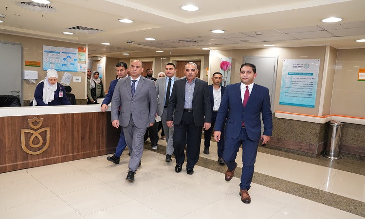وزير العمل ومحافظ الإسماعيلية يتابعان مصابين حادث عمال الدواويس