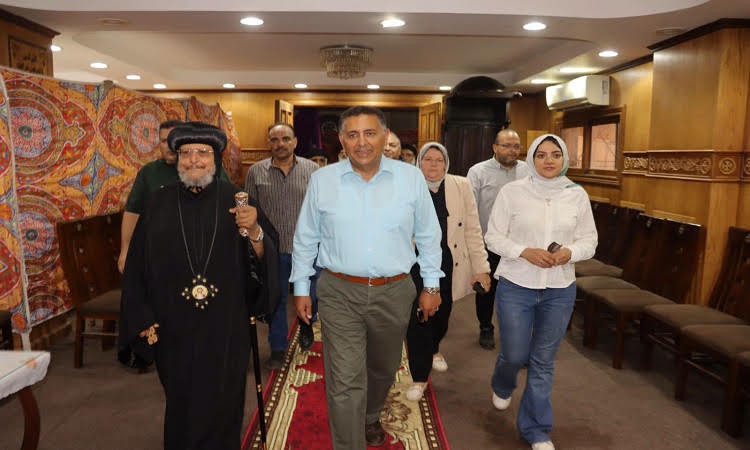 محافظ القليوبية يهنئ الأنبا مرقس بصوم السيدة العذراء