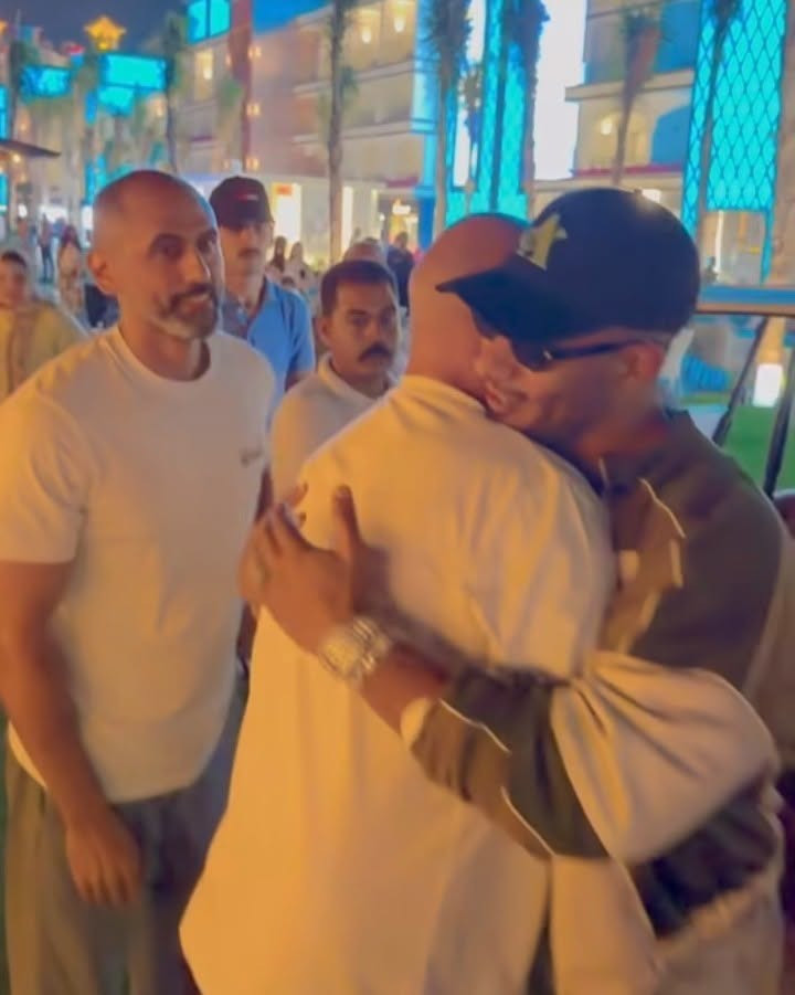 حسام حسن يلتقي محمد رمضان في الساحل الشمالي