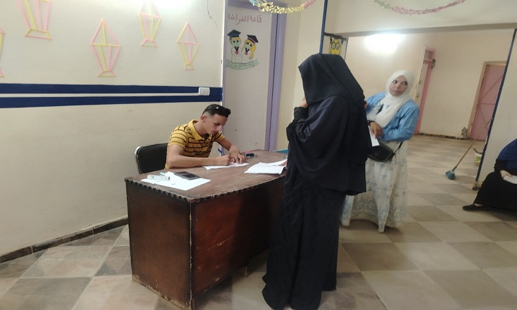 محافظ أسيوط:استخراج 5 آلاف بطاقة رقم قومي للسيدات الأولى بالرعاية