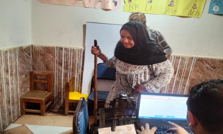 محافظ أسيوط:استخراج 5 آلاف بطاقة رقم قومي للسيدات الأولى بالرعاية